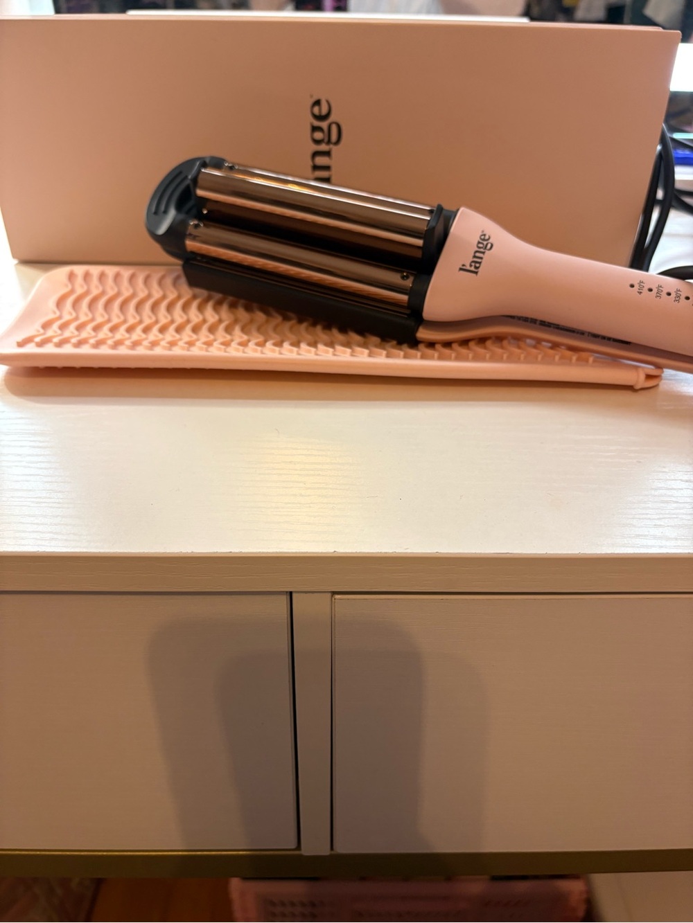 L'ange VersaWaver
Adjustable Titanium Waver in blush